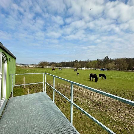 Glamping - Stylova Maringotka V Srdci Ladova Kraje, Pobliz Hlavniho Mesta Prahy Stribrna Skalice Exterior photo