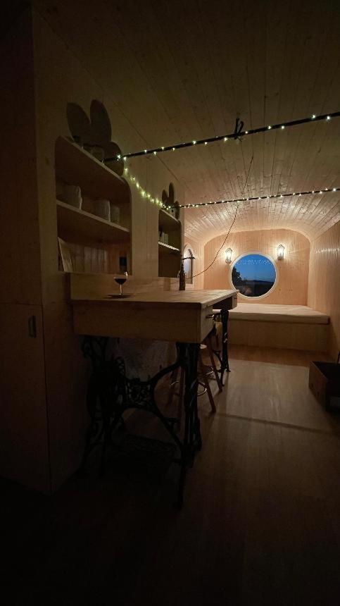 Glamping - Stylova Maringotka V Srdci Ladova Kraje, Pobliz Hlavniho Mesta Prahy Stribrna Skalice Exterior photo