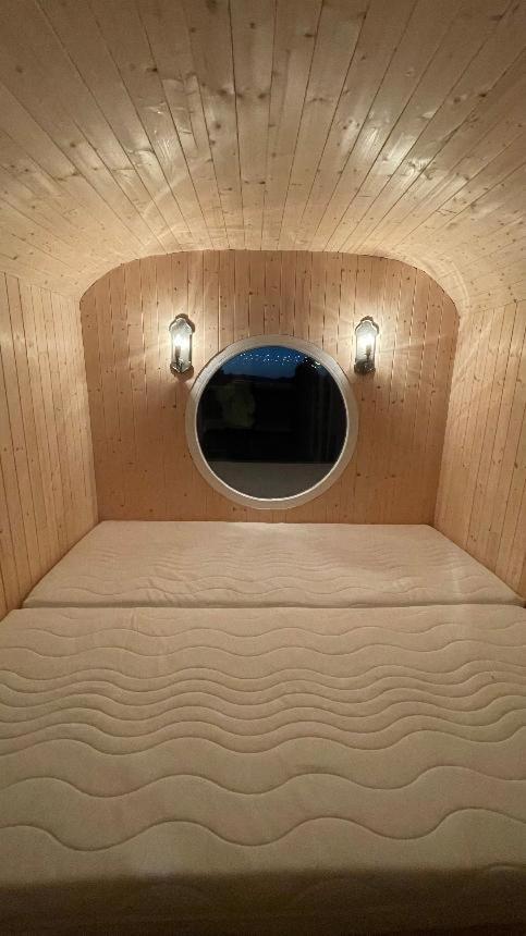 Glamping - Stylova Maringotka V Srdci Ladova Kraje, Pobliz Hlavniho Mesta Prahy Stribrna Skalice Exterior photo
