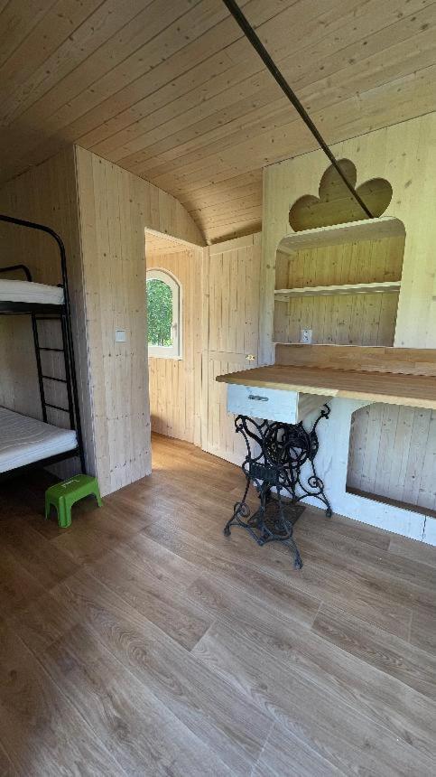 Glamping - Stylova Maringotka V Srdci Ladova Kraje, Pobliz Hlavniho Mesta Prahy Stribrna Skalice Exterior photo