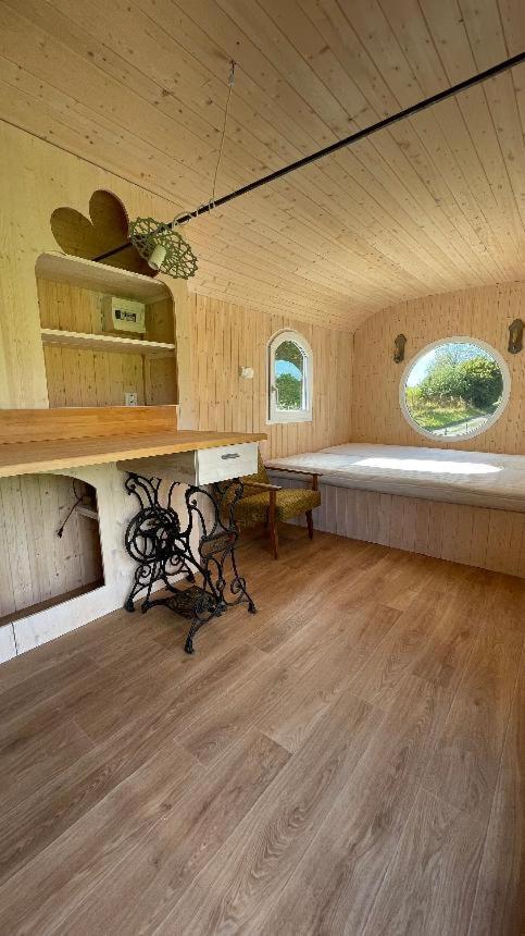 Glamping - Stylova Maringotka V Srdci Ladova Kraje, Pobliz Hlavniho Mesta Prahy Stribrna Skalice Exterior photo
