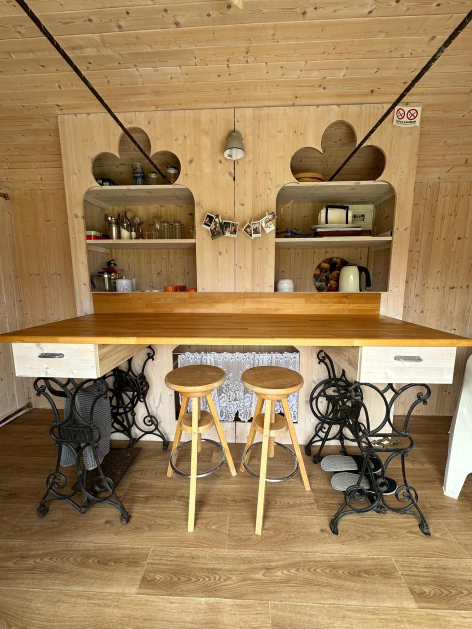 Glamping - Stylova Maringotka V Srdci Ladova Kraje, Pobliz Hlavniho Mesta Prahy Stribrna Skalice Exterior photo